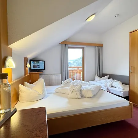 Erlebnishotel Fendels-3