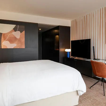 Renaissance Paris Arc de Triomphe Hotel-2