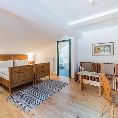 Hotel Dolomitenhof & Chalet Alte Post-3
