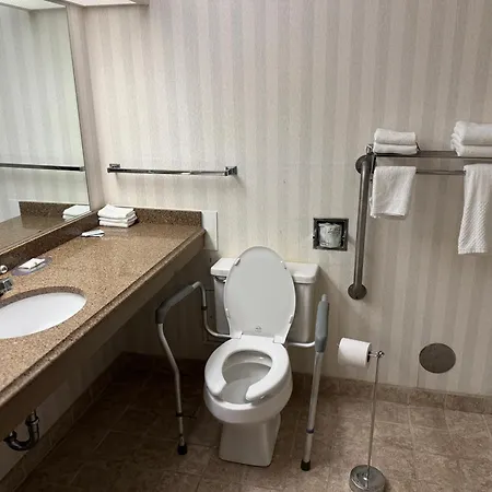 Quality Inn & Suites Escanaba North-2