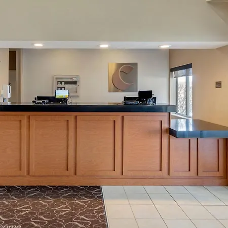 Comfort Suites Normal University Area-3