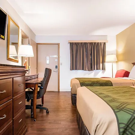 Econo Lodge Holland - Toledo-3