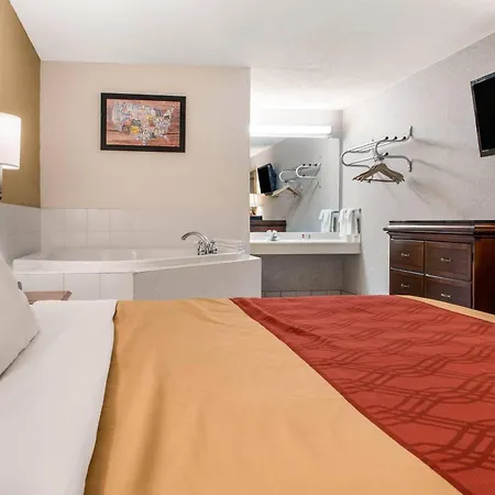 Econo Lodge Holland - Toledo-2