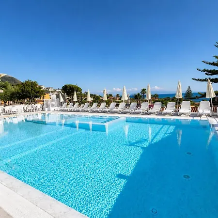 Ninfa Sul Mare Apartments - Piscina con Area Relax e Parcheggio Gratuito-2