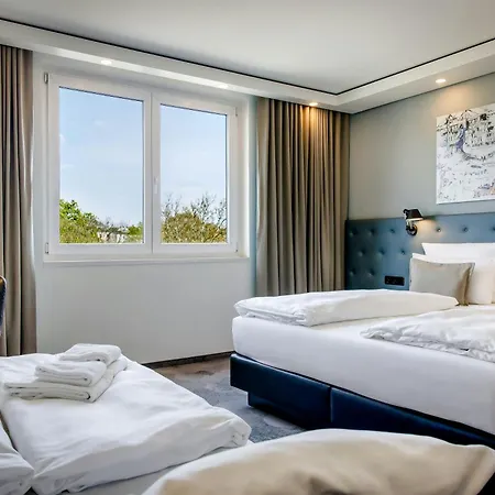 Motel One Hamburg-Altona-3