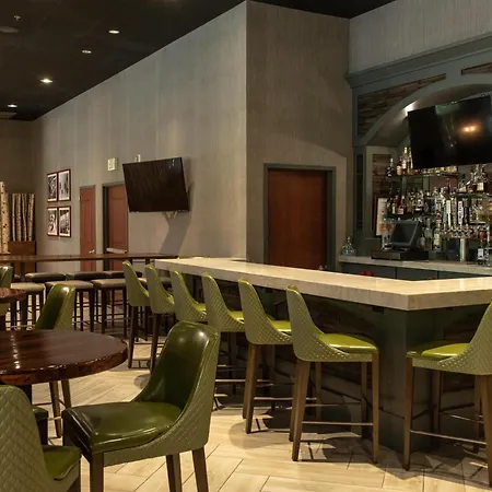 Hotel Zessa Orange County Airport, A Doubletree By Hilton-3