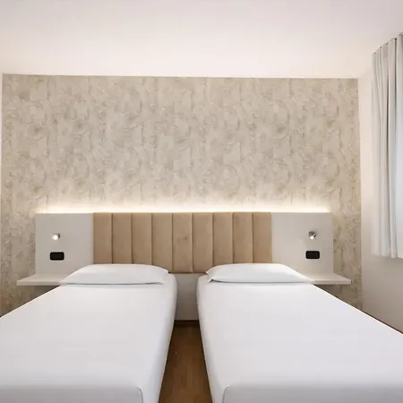 Lvg Hotel Collection - Riz-2