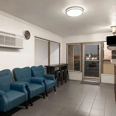 Travelodge By Wyndham Everett City Center-3