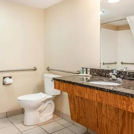 Quality Inn Findlay-3