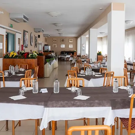 Nuovo hotel ANTHISA-2