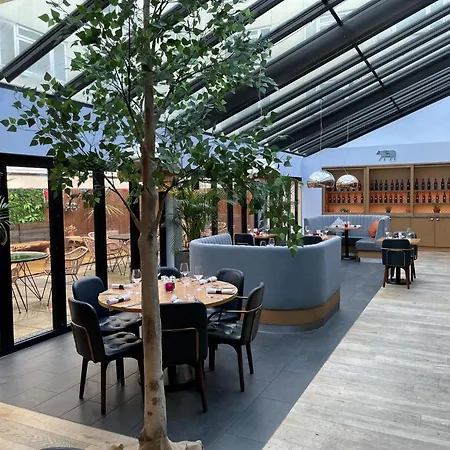 Crowne Plaza Gerrards Cross By Ihg-3