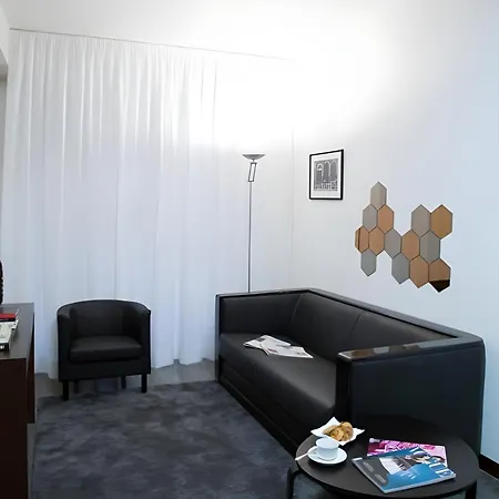 Phi Hotel Bologna-3