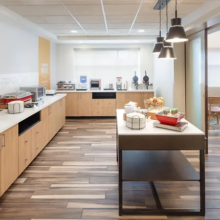 Hampton Inn & Suites Berkshires-Lenox-2
