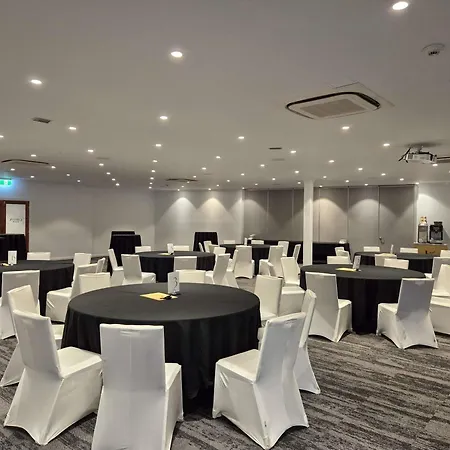 Mercure Canberra-3