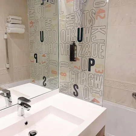 Ibis Styles Paris Tolbiac Bibliotheque-3