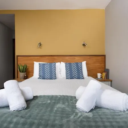 Tricky'S Hotel-2