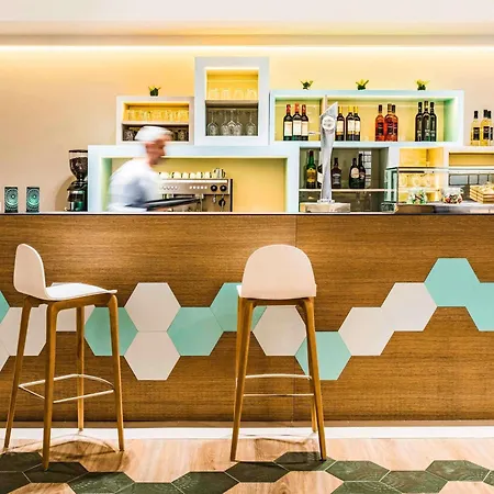 Ibis Styles Barcelona Centre-3