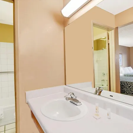Days Inn By Wyndham El Paso I-10 East-2