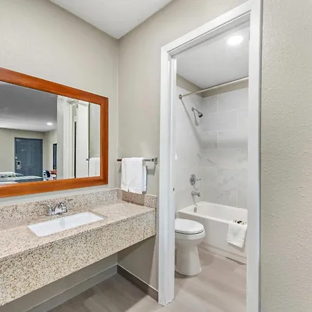 Rodeway Inn & Suites Jefferson-2