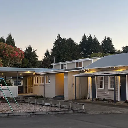 Stratford Motel & Holiday Park-3