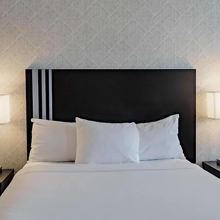 Park Inn By Radisson Edmonton Airport-2