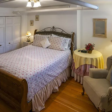 Alexander Mansion Bed And Breakfast-2