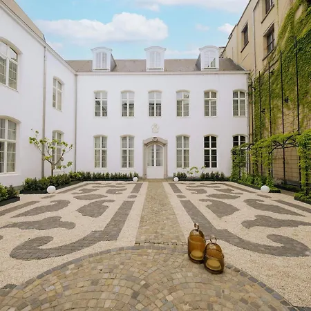 Sapphire House Antwerp, Autograph Collection-3