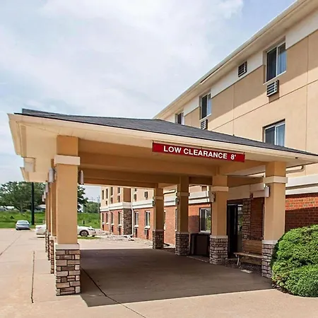Quality Inn & Suites Davenport Near I-80-3