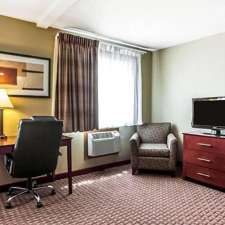 Quality Inn & Suites Davenport Near I-80-2
