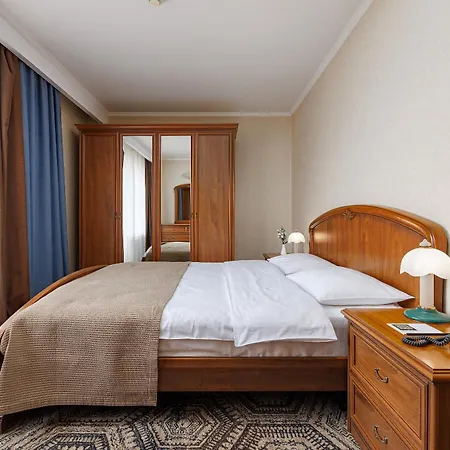 Premier Hotel Dnister-3