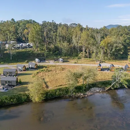 Asheville River Cabins, Worldhotels Backdrop-2