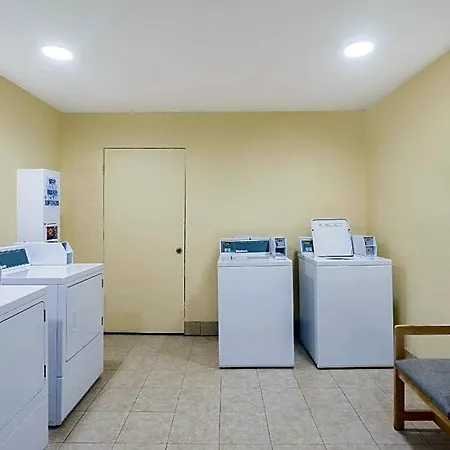 Days Inn By Wyndham Statesville-2