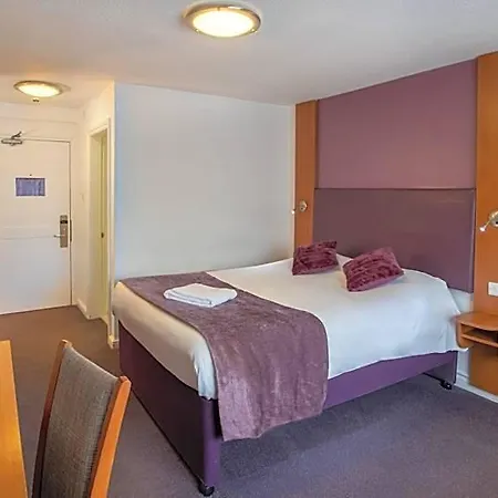 Redwings Lodge Solihull-3