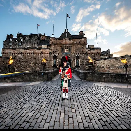 Holiday Inn Express Edinburgh - Leith Waterfront By Ihg-2