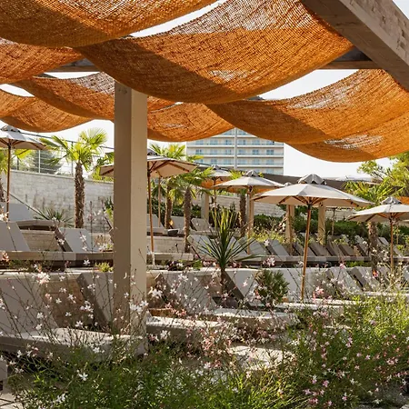 Le Meridien Lav Split-2