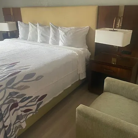 Red Roof Inn & Suites Hinesville-3