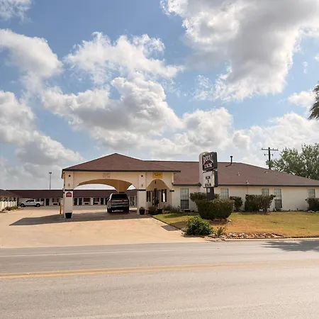 Royal Inn Pearsall-2