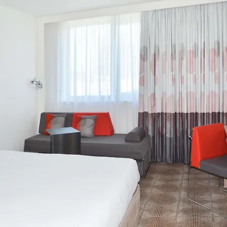 Novotel London Brentford-2