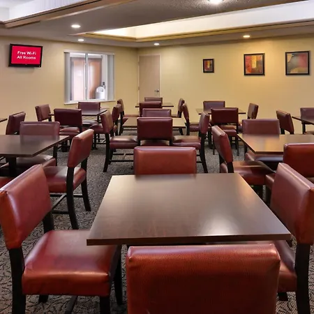 Red Roof Inn Sandusky - Milan-3