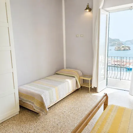 Maridea - Camere con vista al Porto-3