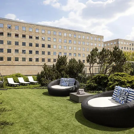 Hilton Prague Atrium-2