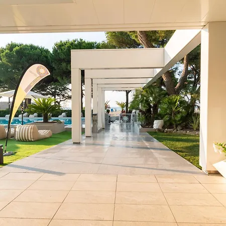 International Beach Hotel-3