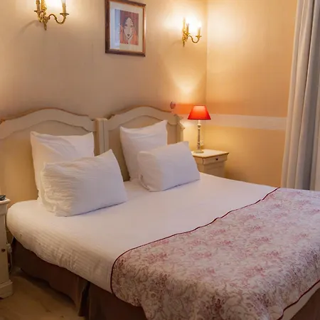 BRIT HOTEL Le Lion d'Or CHINON-2