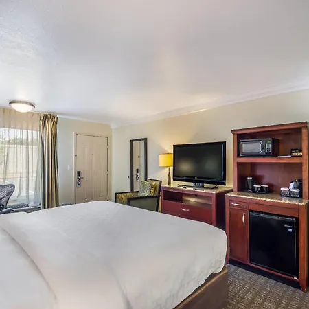 Clarion Inn & Suites Central Clearwater Beach-2