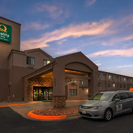Quality Inn Kansas City International Airport-3