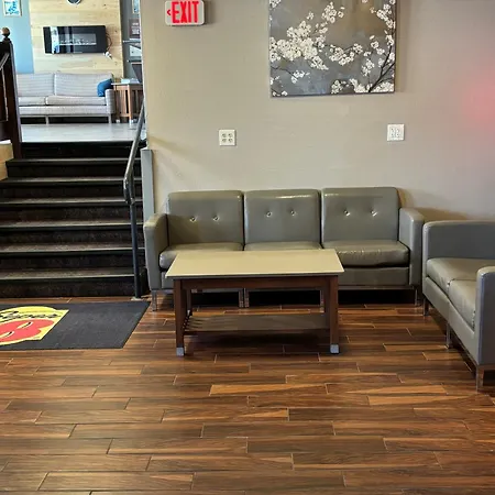 Super 8 By Wyndham Iowa City/Coralville-2