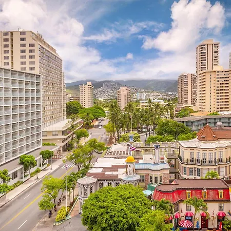 Hyatt Regency Waikiki Beach Resort & Spa-3
