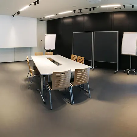 V8 Hotel Motorworld Region Stuttgart-2
