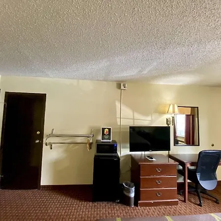 Super 8 By Wyndham Shawnee-2