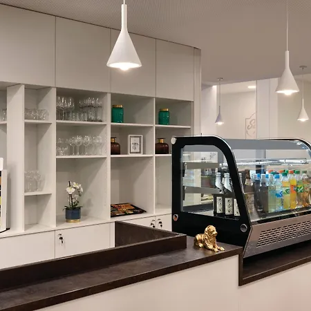 Super 8 By Wyndham Augsburg-3
